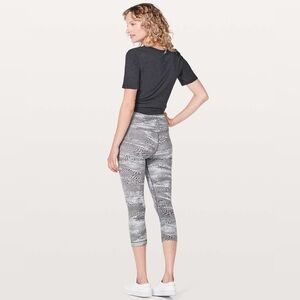 Lululemon Align Crop *21"
Swerve Vapor Metal Grey size 8 woman